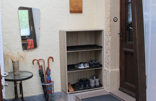Burgk Apartment | Apartment 'Ferienwohnung Schlossblick' with Private Terrace, Private Garden and Wi-Fi