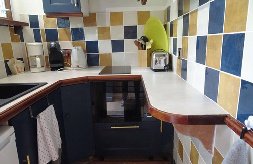 Vernet-les-Bains Apartment | Apartment 'F1 Massif Du Canigou' with Mountain View, Shared Garden and Balcony