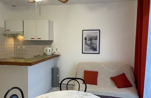 Bedarieux (ornac) Apartment | Apartment F2 with small garden on first floor, quiet, 200 m cure