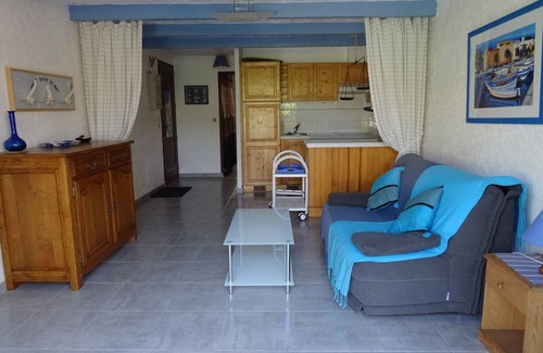 Calcatoggio Apartment | Apartment F2 in floral park, direct access to the beach