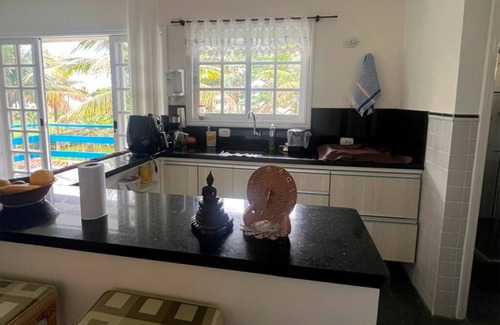 Litoral de Sao Paulo Apartment | Apartment facing the sea, right on the sand