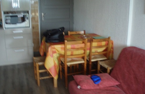 Soustons Apartment | Apartment facing the marine lake a 1. 5 km from the ocean FR5KKC83