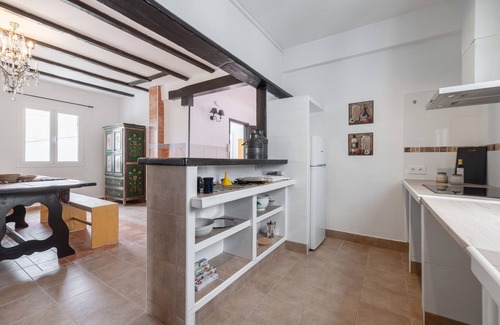 Aldover Apartment | Apartment 'Familiar En Aldover' with Mountain View, Wi-Fi and Air Conditioning