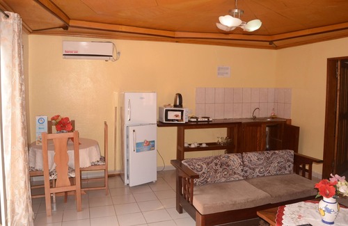 Kribi Apartment | Apartment-Family (4) Shower-Balcony Ocean view B &