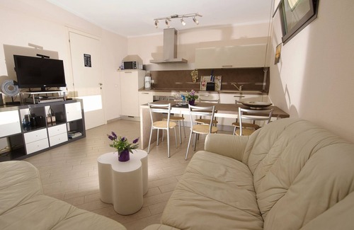 Toscolano Maderno Apartment | Apartment Farfalla with air conditioning, pool 10 x 5 and parking, 250 meters from the lake