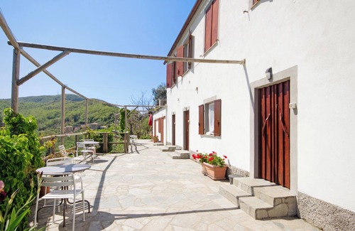 Ruta Apartment | Apartment 'Fattorialmare Blu' with Sea View, Shared Garden & Wi-Fi