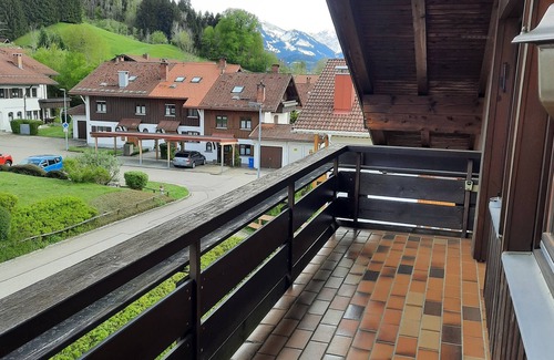 Burgberg Apartment | Apartment 'Ferienwohnung Hörnleblick' with Balcony and Wi-Fi