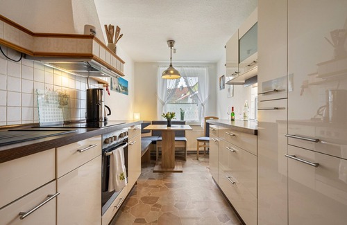 Rabenau Apartment | Apartment 'Ferienwohnung Zum Specht' with Mountain View, Private Terrace and Wi-Fi