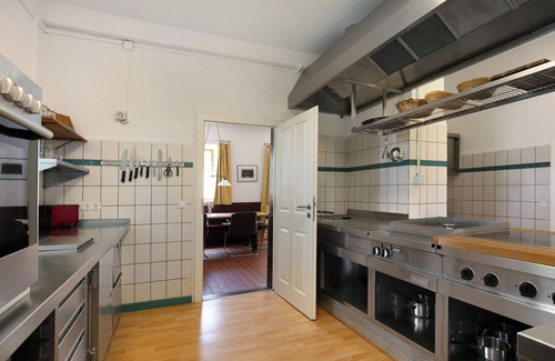 Temmen-Ringenwalde Apartment | Apartment 'Ferienwohnung Hof Luisenau Seeweide' with Private Garden and Wi-Fi