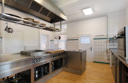 Temmen-Ringenwalde Apartment | Apartment 'Ferienwohnung Hof Luisenau Seeweide' with Private Garden and Wi-Fi