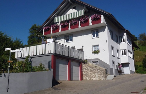 Kleines Wiesental Apartment | Apartment 'Ferienwohnung Am Geißberg' with Balcony and Wi-Fi