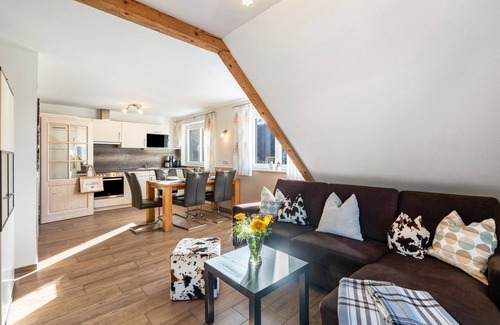 Winden im Elztal Apartment | Apartment 'Ferienwohnung Heuboden' with Shared Terrace, Shared Garden and Wi-Fi
