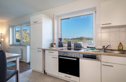 Schnetzenhausen Apartment | Apartment "Ferien am See 3" with Garden & Wi-Fi