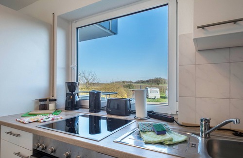 Schnetzenhausen Apartment | Apartment "Ferien am See 3" with Garden & Wi-Fi