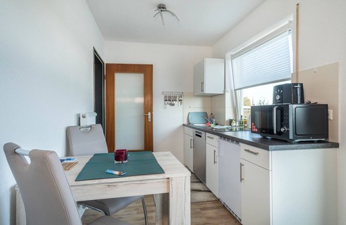 Schnetzenhausen Apartment | Apartment "Ferien am See 8" with Garden & Wi-Fi
