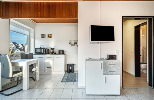 Schnetzenhausen Apartment | Apartment "Ferien am See 9" with Garden & Wi-Fi
