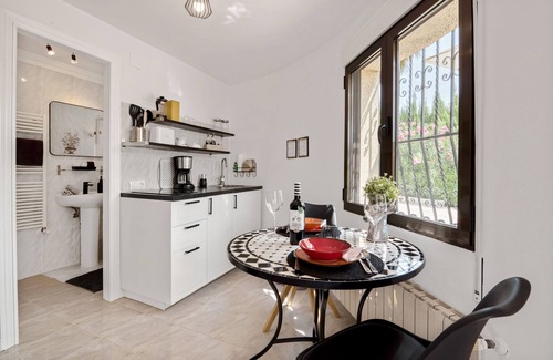 Orba Apartment | Apartment 'Ferien Bei Patricia' with Mountain View, Wi-Fi and Air Conditioning