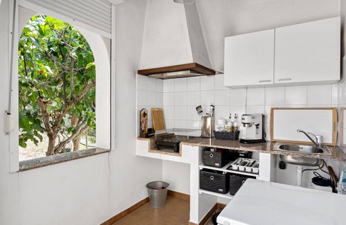 Orba Apartment | Apartment 'Ferien Bei Patricia' with Mountain View, Wi-Fi and Air Conditioning