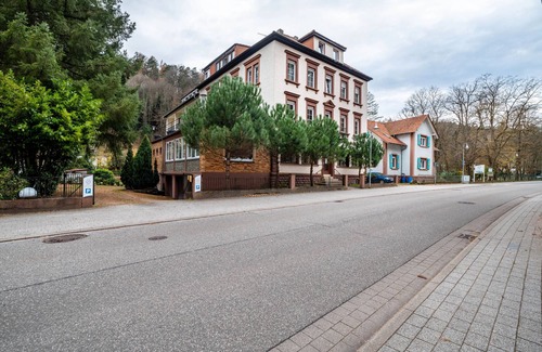 Bad Bergzabern Apartment | Apartment 'Ferienwohnung Luise' with Private Terrace, Balcony and Wi-Fi