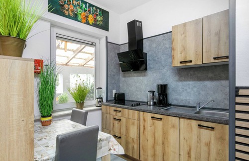 Kloster Lehnin Apartment | Apartment 'Ferienwohnung Ostsee' with Shared Terrace, Wi-Fi and Air Conditioning
