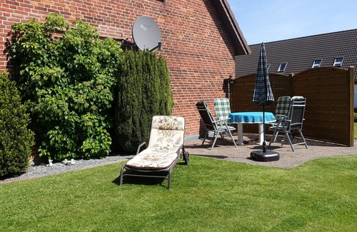 Rabel Apartment | Apartment 'Ferienhaus Christa - Falshöft' with Private Terrace and Private Garden