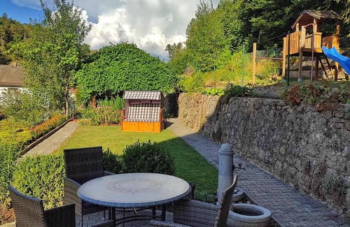 Deuerling Apartment | Apartment 'Ferienhaus Am Bach' with Private Terrace and Wi-Fi