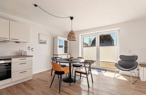 Klanxbuell Apartment | Apartment 'Ferienhaus Waterkant Mit Hund' with Private Terrace, Private Garden and Wi-Fi