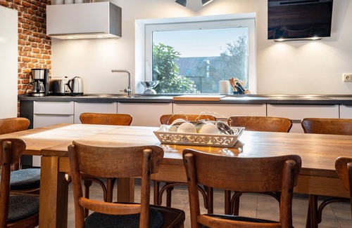 Bondelum Apartment | Apartment 'Ferienhaushälfte Haus Solingen' with Terrace, Garden and Wi-Fi