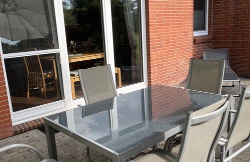 Lehe Apartment | Apartment 'Ferienhof Anke Thiede' with Private Terrace, Shared Garden and Wi-Fi