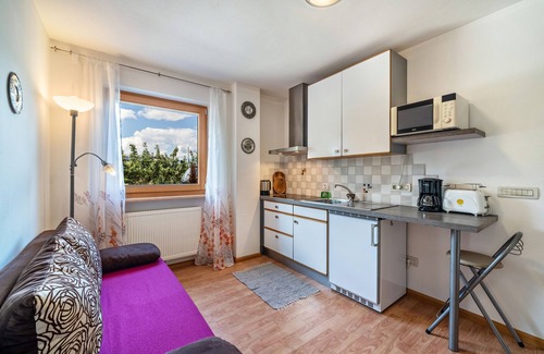Vollan Apartment | Apartment "Ferienhof Turmwirt Gala" with Mountain View, Shared Pool & Wi-Fi