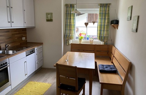 Waging am See Apartment | Apartment 'Ferienwohnung Haus Bauer' with Mountain View, Private Terrace and Wi-Fi