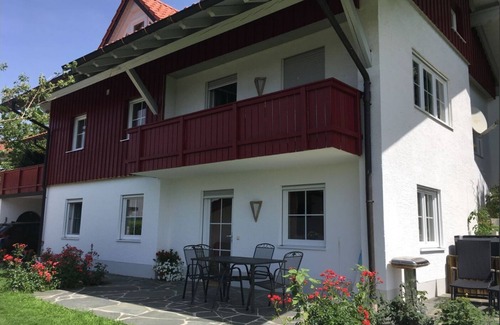 Waging am See Apartment | Apartment 'Ferienwohnung Haus Bauer' with Mountain View, Private Terrace and Wi-Fi