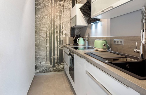 Hinterzarten Apartment | Apartment 'Ferienwohnung Am Mehlberg' with Shared Terrace and Wi-Fi
