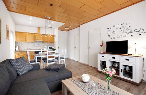 Tellingstedt Apartment | Apartment 'Ferienwohnung 'Ferien Bei Buske' with Shared Terrace, Private Garden and Wi-Fi