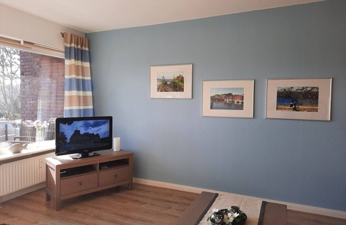 Eckernfoerde Apartment | Apartment 'Ferienwohnung Oelstorf' with Balcony and Wi-Fi