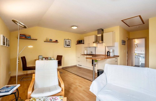 Eckernfoerde Apartment | Apartment 'Ferienwohnung 'Sonneck' with Balcony and Wi-Fi