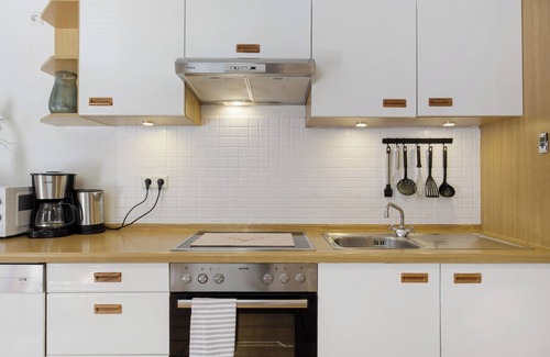 Kirchzarten Apartment | Apartment 'Ferienwohnung Zitrone' with Mountain View, Private Terrace and Wi-Fi