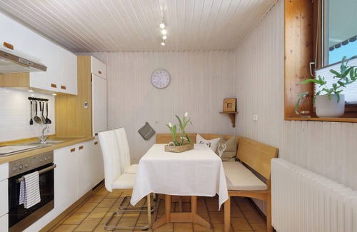 Kirchzarten Apartment | Apartment 'Ferienwohnung Zitrone' with Mountain View, Private Terrace and Wi-Fi