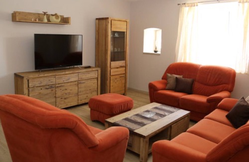 Parsteinsee Apartment | Apartment 'Ferienwohnung 1' with Shared Terrace and Wi-Fi