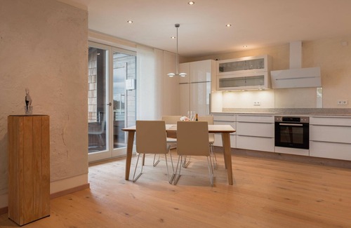 Pelham Apartment | Apartment 'Ferienwohnung Weitblick' with Lake View, Shared Garden and Wi-Fi