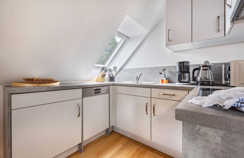 Bendestorf Apartment | Apartment 'Ferienwohnung Abendsonne' with Shared Garden, Balcony and Wi-Fi