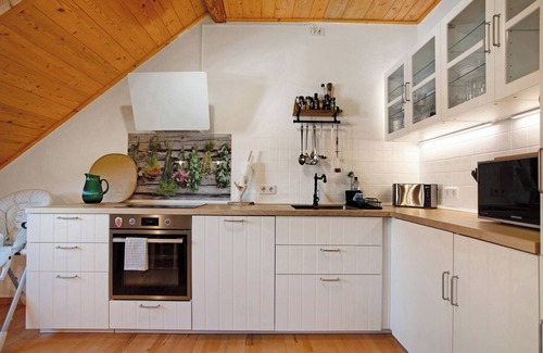 Bernbeuren Apartment | Apartment 'Ferienwohnung Böllenburg' with Mountain View, Shared Pool and Wi-Fi