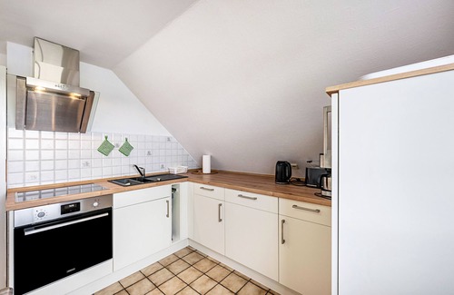 Immenstedt Apartment | Apartment 'Ferienwohnung Im Obergeschoss' with Shared Terrace, Shared Garden and Wi-Fi