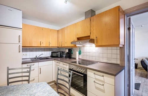 Immenstedt Apartment | Apartment 'Ferienwohnung Schwalbennest' with Shared Terrace, Shared Garden and Wi-Fi
