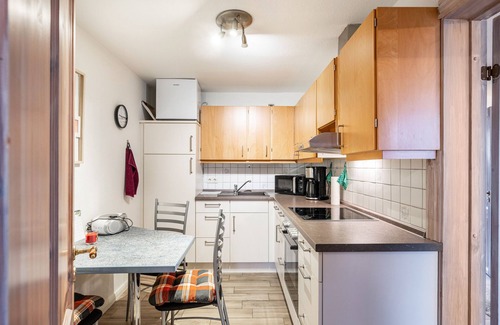 Immenstedt Apartment | Apartment 'Ferienwohnung Schwalbennest' with Shared Terrace, Shared Garden and Wi-Fi