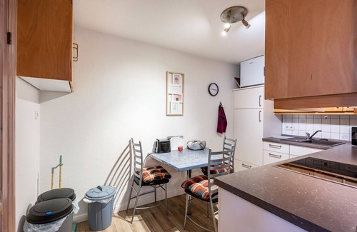 Immenstedt Apartment | Apartment 'Ferienwohnung Schwalbennest' with Shared Terrace, Shared Garden and Wi-Fi
