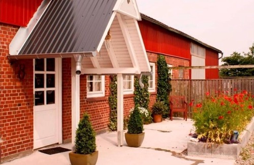 Neukirchen/Erzgeb Apartment | Apartment 'Ferienwohnung Gänseliesl' with Private Terrace, Private Garden and Wi-Fi
