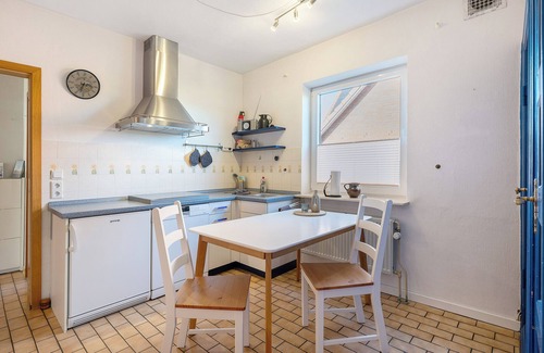 Suederhafen Apartment | Apartment 'Ferienwohnung Kapitänskajüte' with Private Terrace, Shared Garden and Wi-Fi