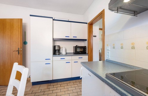 Suederhafen Apartment | Apartment 'Ferienwohnung Kapitänskajüte' with Private Terrace, Shared Garden and Wi-Fi