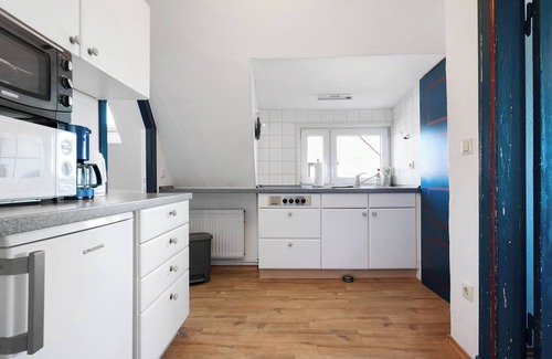 Suederhafen Apartment | Apartment 'Ferienwohnung Deichblick' with Shared Garden, Balcony and Wi-Fi